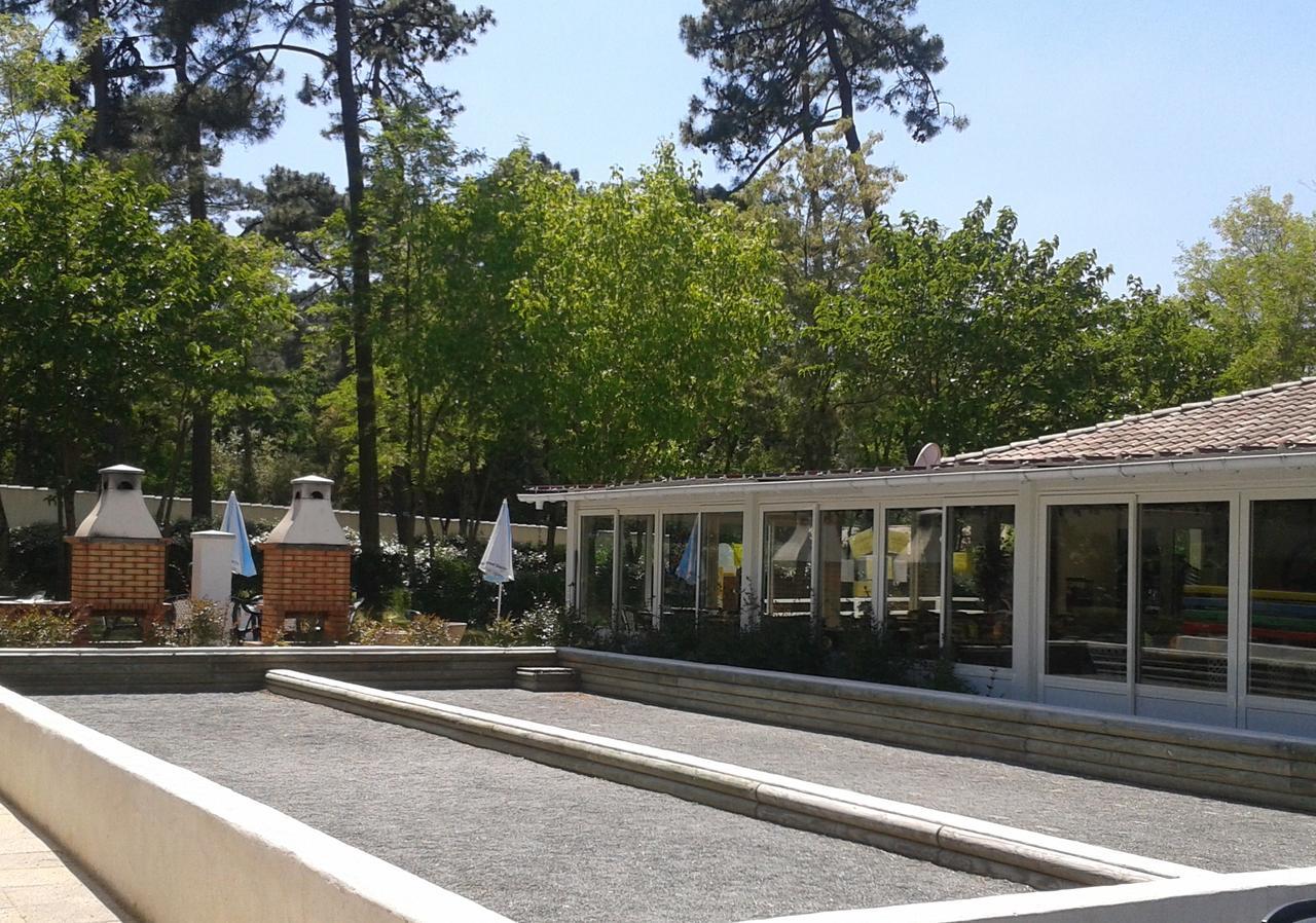 Camping Le Dauphin Hotel Saint-Georges-de-Didonne Exterior photo
